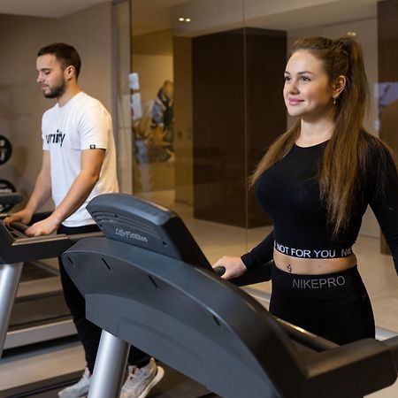 Premier Hotel Dnister Lviv Bagian luar foto