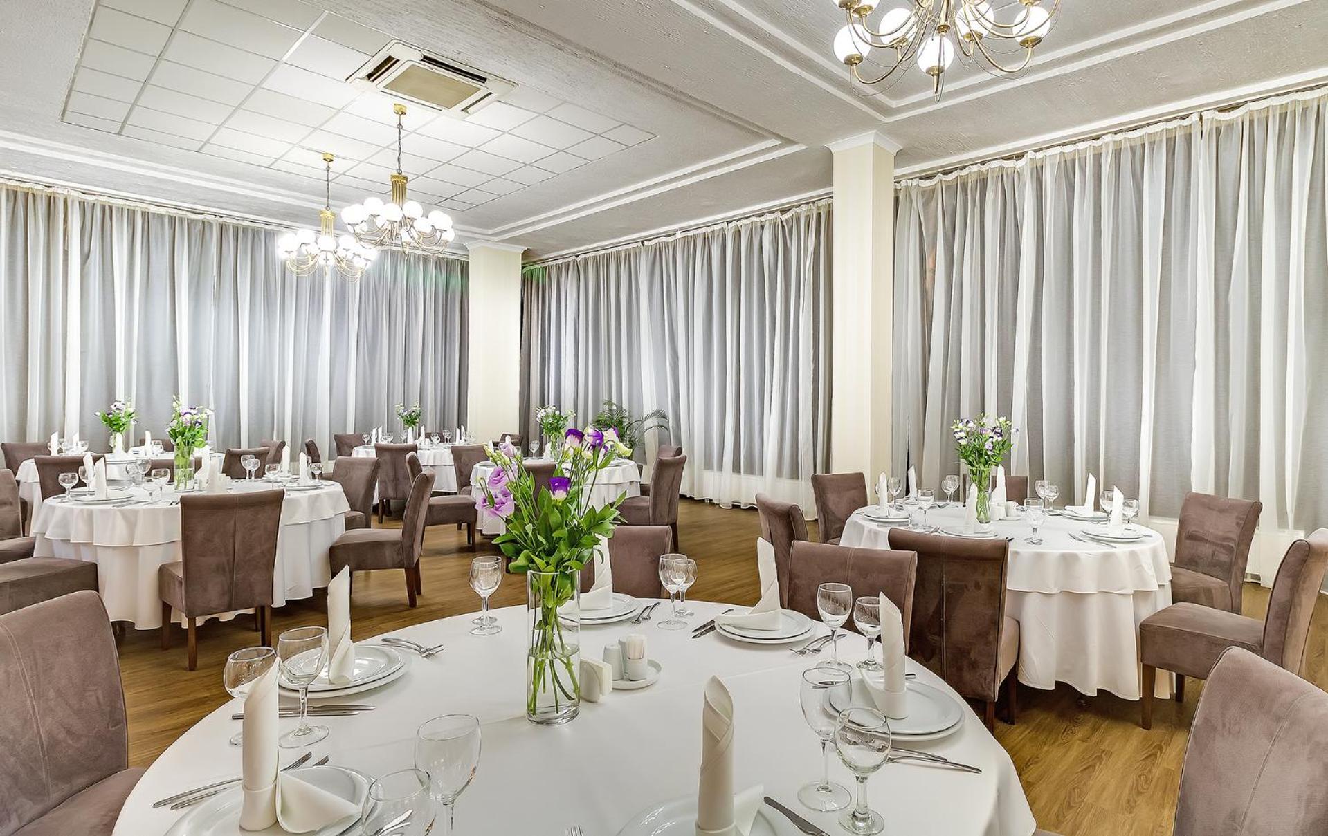 Premier Hotel Dnister Lviv Bagian luar foto