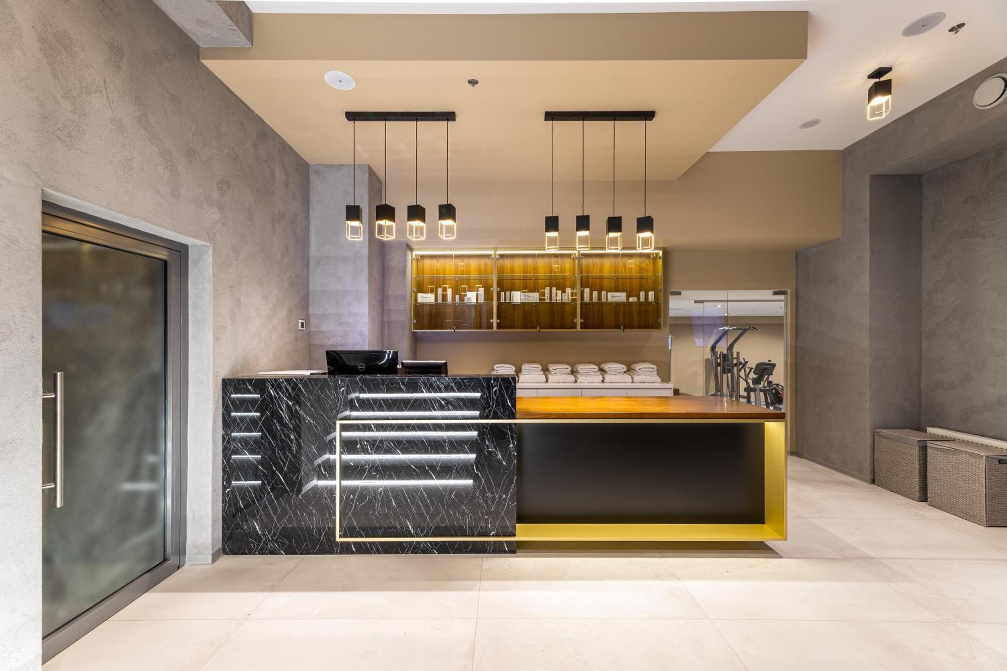 Premier Hotel Dnister Lviv Bagian luar foto