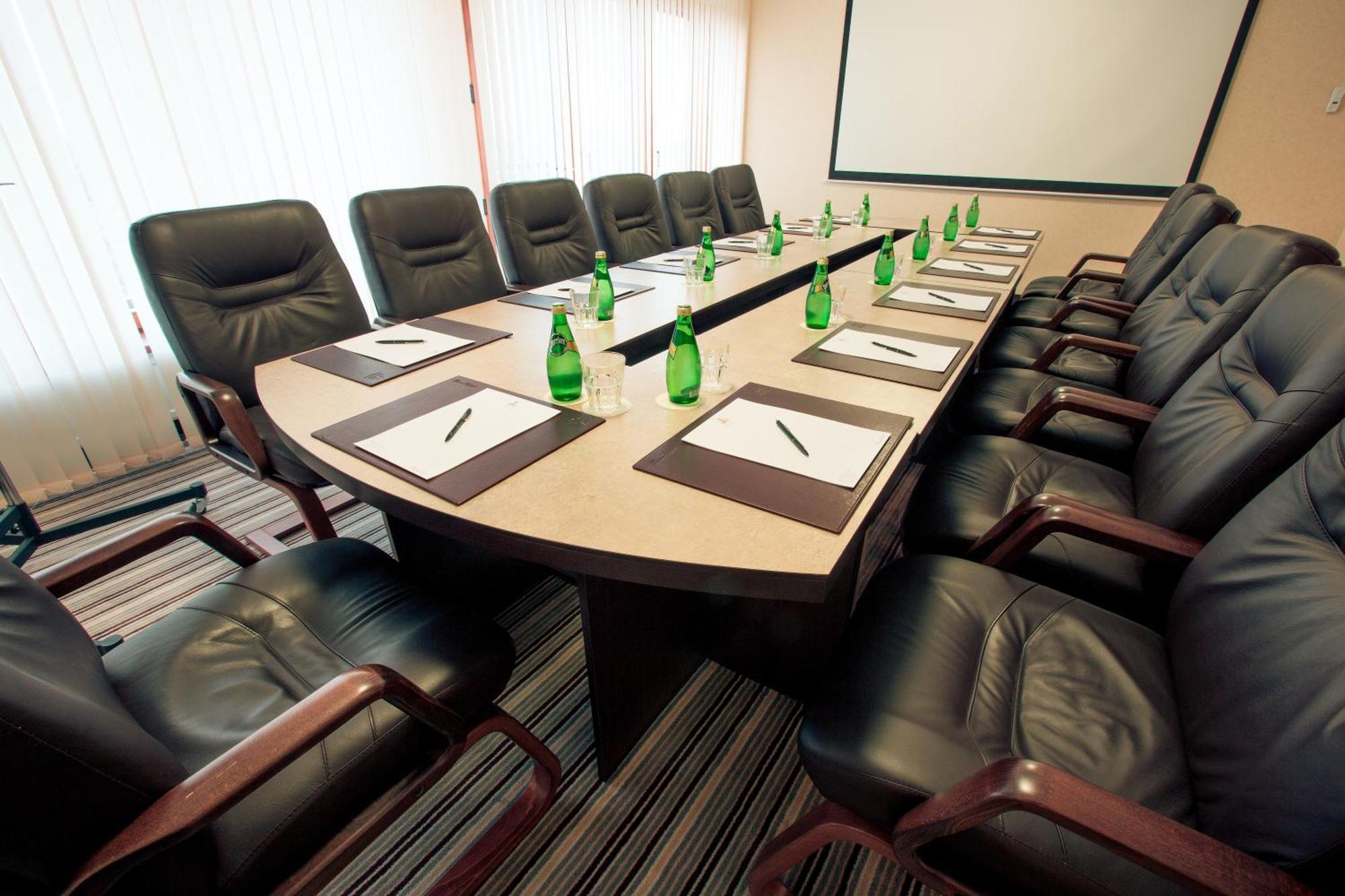 Premier Hotel Dnister Lviv Bagian luar foto