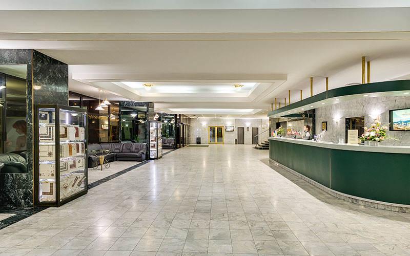 Premier Hotel Dnister Lviv Bagian luar foto