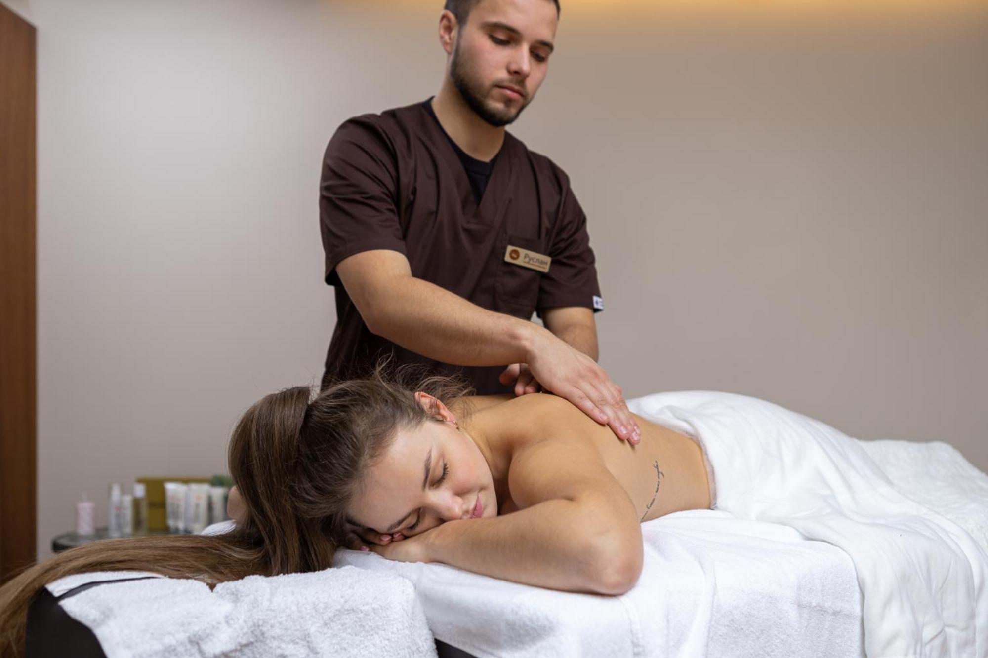 Premier Hotel Dnister Lviv Bagian luar foto
