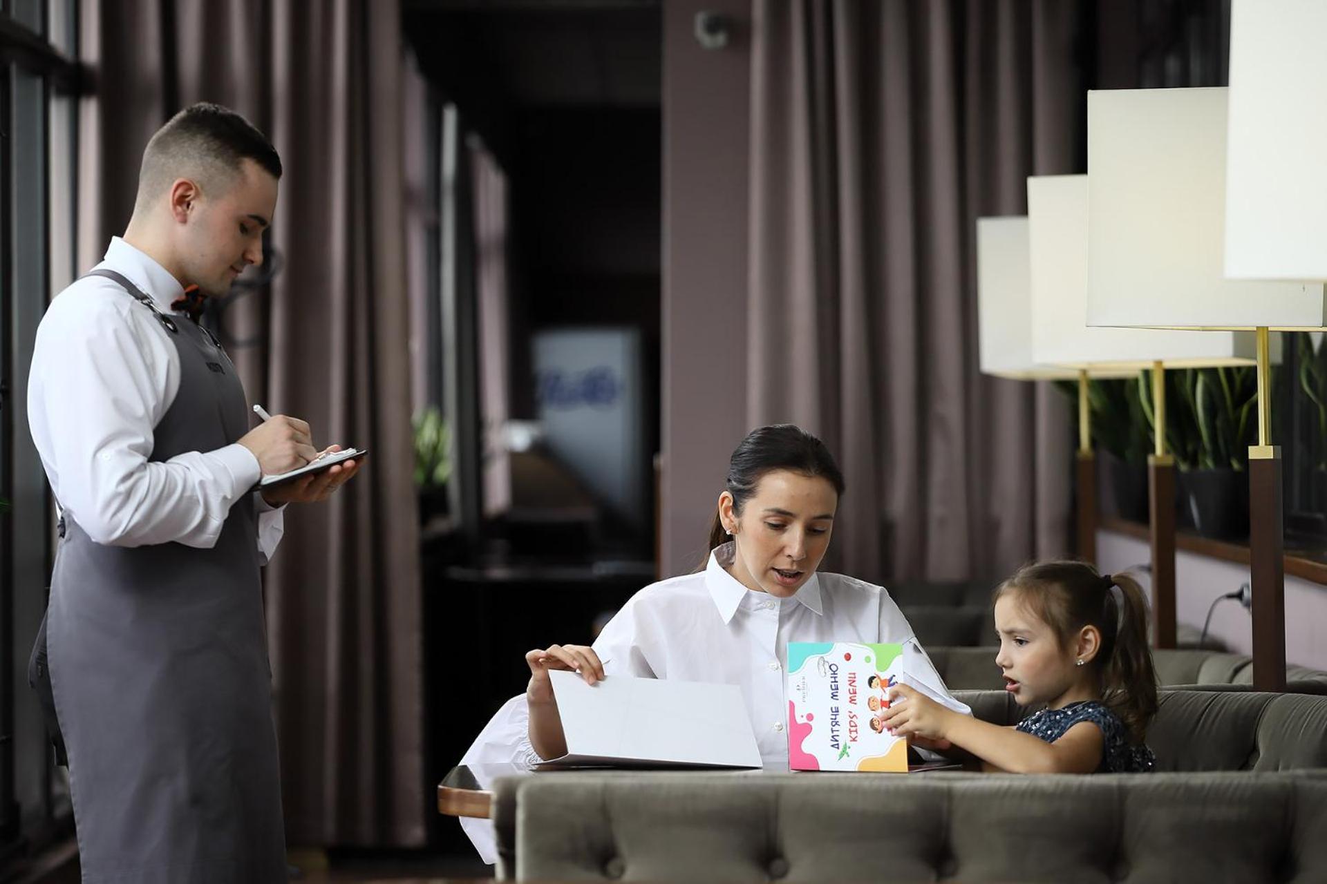 Premier Hotel Dnister Lviv Bagian luar foto