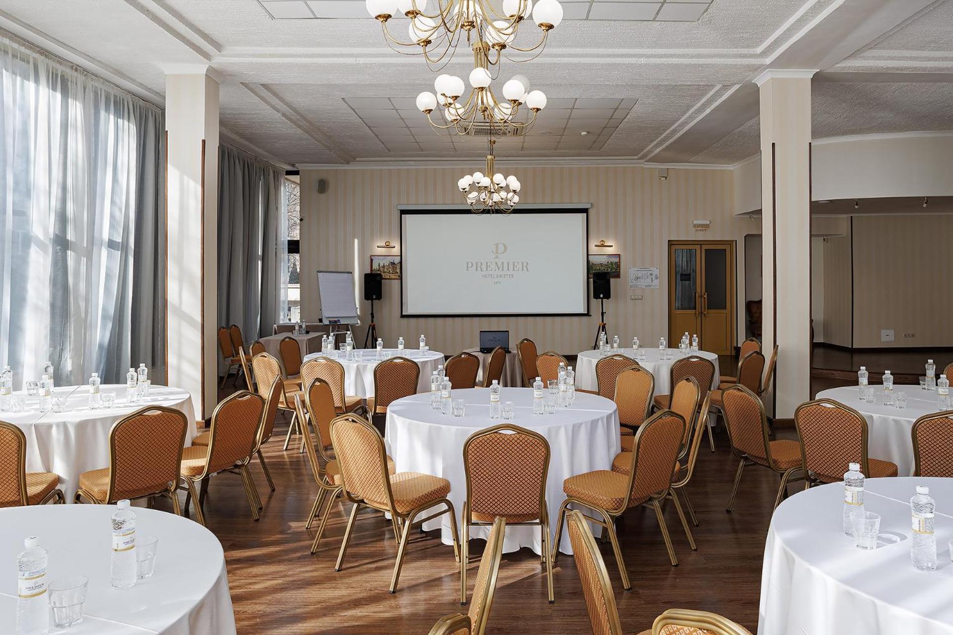Premier Hotel Dnister Lviv Bagian luar foto